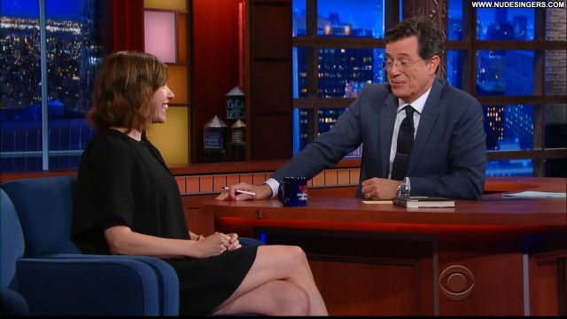 Carrie Brownstein The Late Show With Stephen Colbert Singer Celebrity