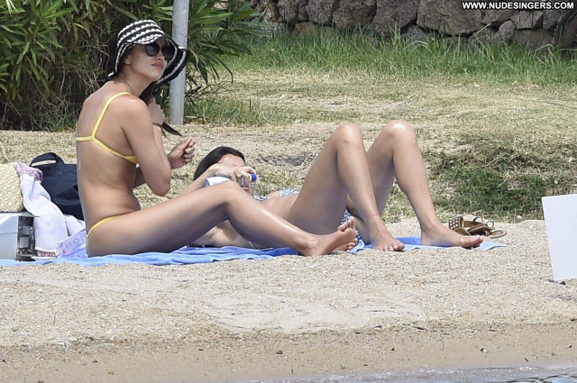 Irina Shayk Hot Beautiful Celebrity Bikini Babe Candids Posing Hot