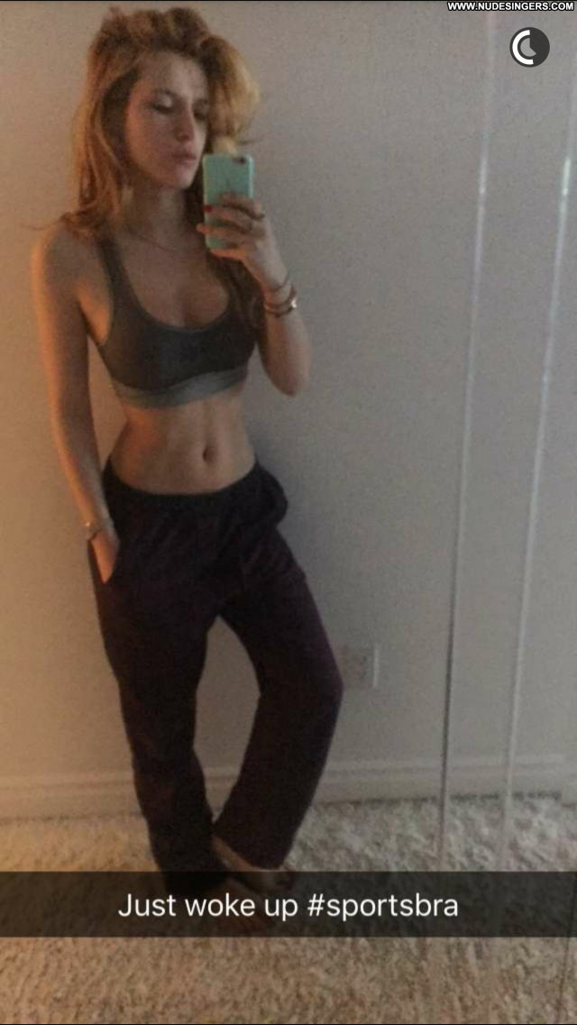 Bella Thorne American Actress Posing Hot Hot Celebrity Beautiful Sexy