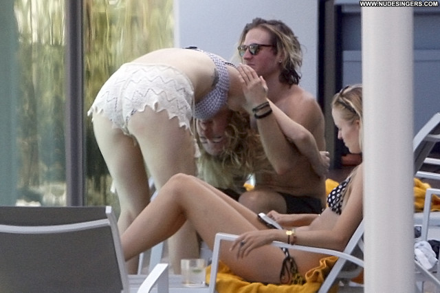 Ellie Gouldling Celebrity Booty Posing Hot Hot Beautiful Singer
