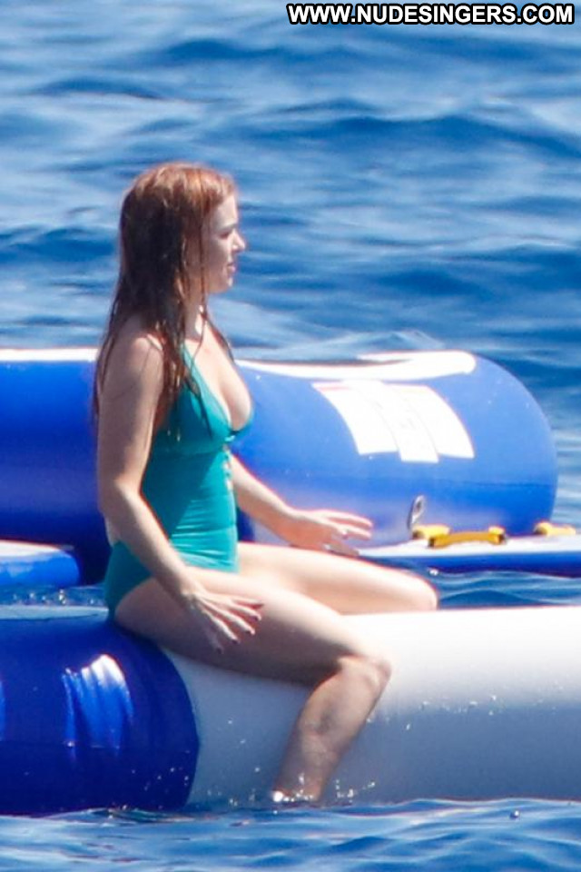 Isla Fisher Babe Australian Paparazzi Posing Hot Swimsuit Nice