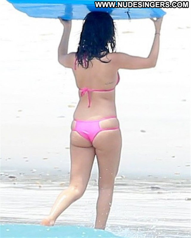 Selena Gomez Bikini Posing Hot American Babe Beautiful Celebrity