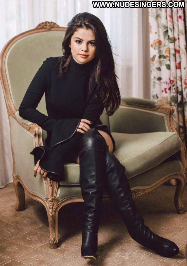 Selena Gomez New York New York Babe Photoshoot Posing Hot Celebrity