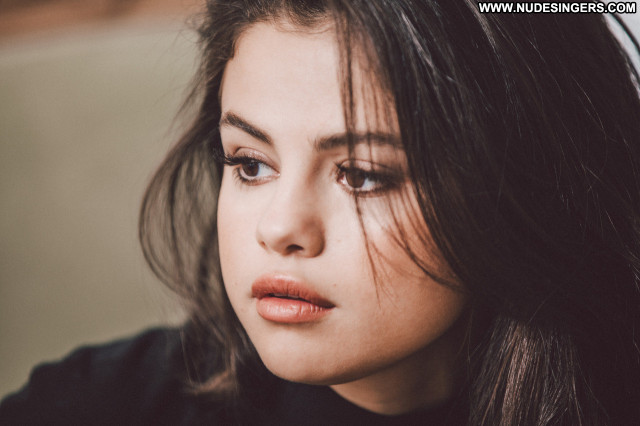 Selena Gomez New York Photoshoot Beautiful New York Babe Posing Hot