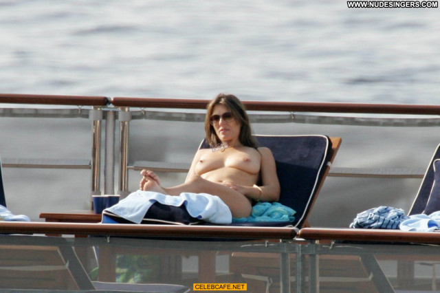 Elizabeth Hurley Babe Posing Hot Beautiful Celebrity Toples Topless