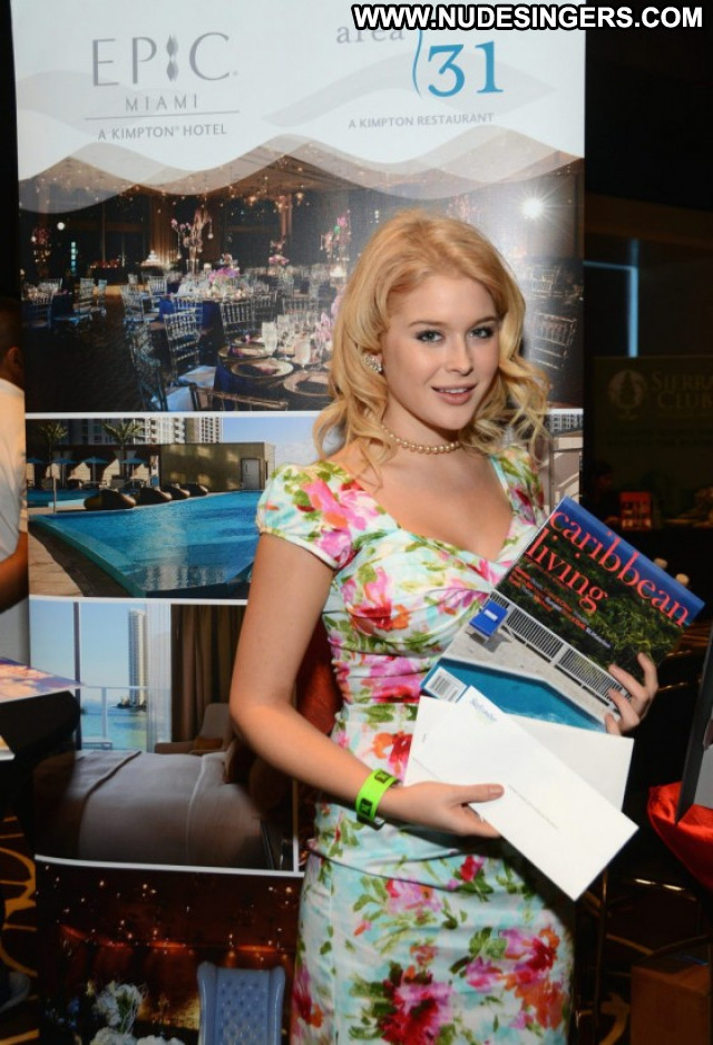 Renee Olstead Paparazzi Posing Hot Babe Celebrity Beautiful Gorgeous