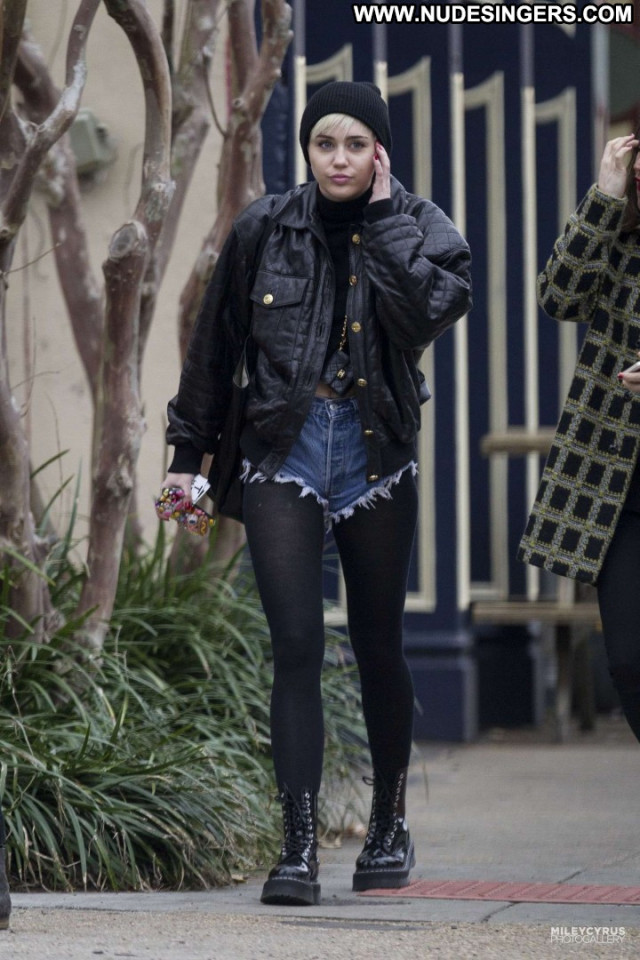 Miley Cyrus Celebrity Posing Hot Beautiful Paparazzi Babe Shorts