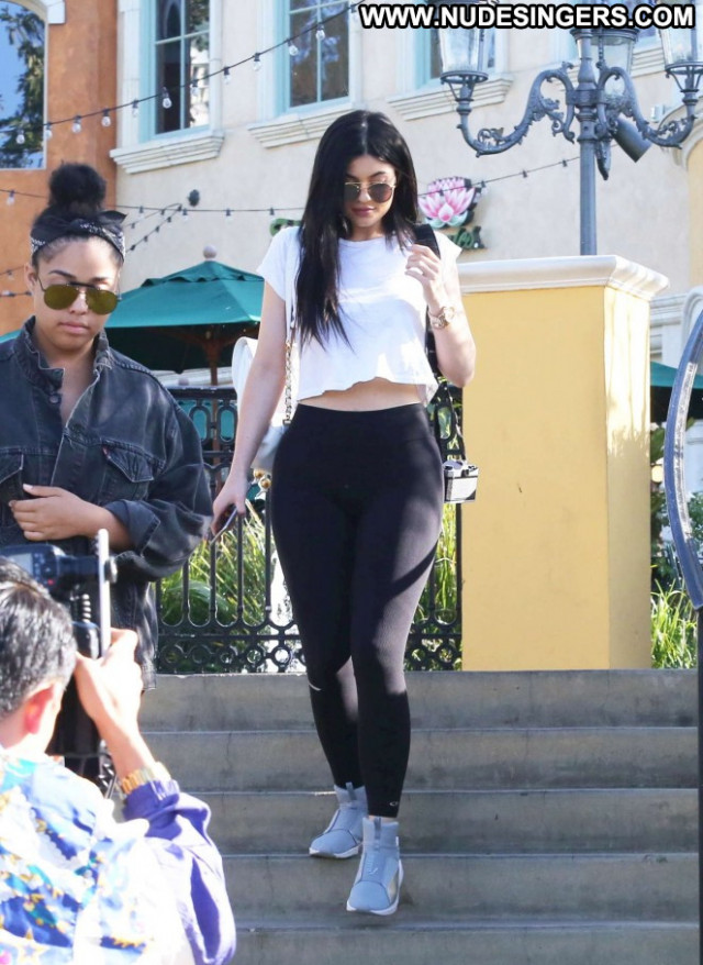 Kylie Jenner Babe Celebrity Posing Hot Beautiful Paparazzi Doll Hot