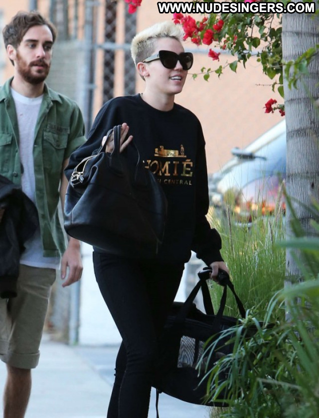 Miley Cyrus Celebrity Babe Posing Hot Beautiful Paparazzi Hd Famous Miley Cyrus Celebrity Babe Posing Hot Beautiful Paparazzi Hd Famous