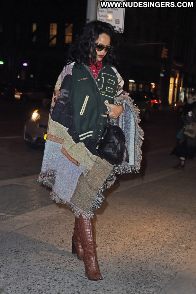 Rihanna New York Celebrity New York Babe Beautiful Paparazzi Posing