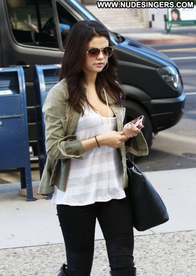 Selena Gomez Los Angeles Celebrity Beautiful Los Angeles Babe Posing