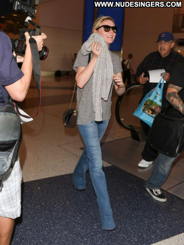 Kirsten Dunst Lax Airport Posing Hot Lax Airport Babe Beautiful