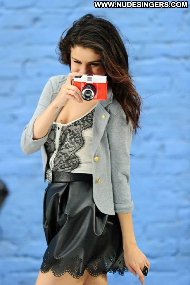 Selena Gomez Paparazzi Babe Beautiful Celebrity Posing Hot Photoshoot
