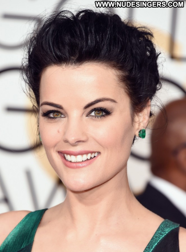 Jaimie Alexander Golden Globe Awards Babe Paparazzi Beautiful Posing