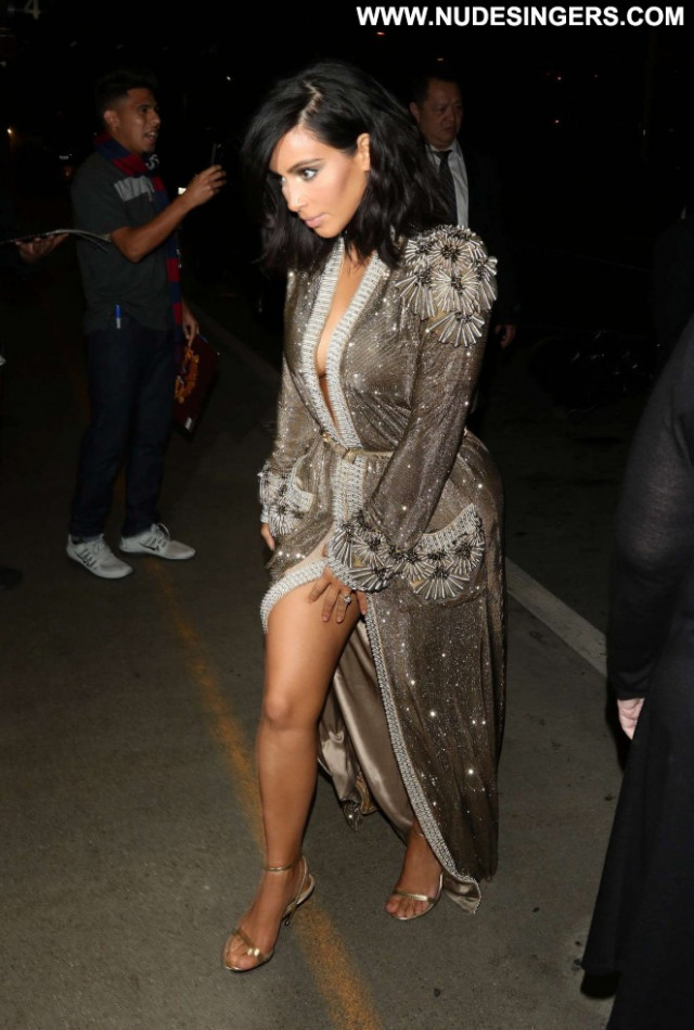 Kim Kardashian Lax Airport Paparazzi Beautiful Celebrity Babe Posing