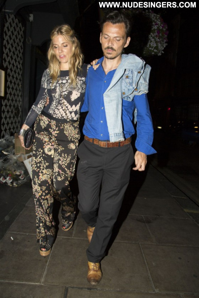 Sienna Miller Club Posing Hot Babe Paparazzi Beautiful Celebrity Sienna Miller Club Posing Hot Babe Paparazzi Beautiful Celebrity