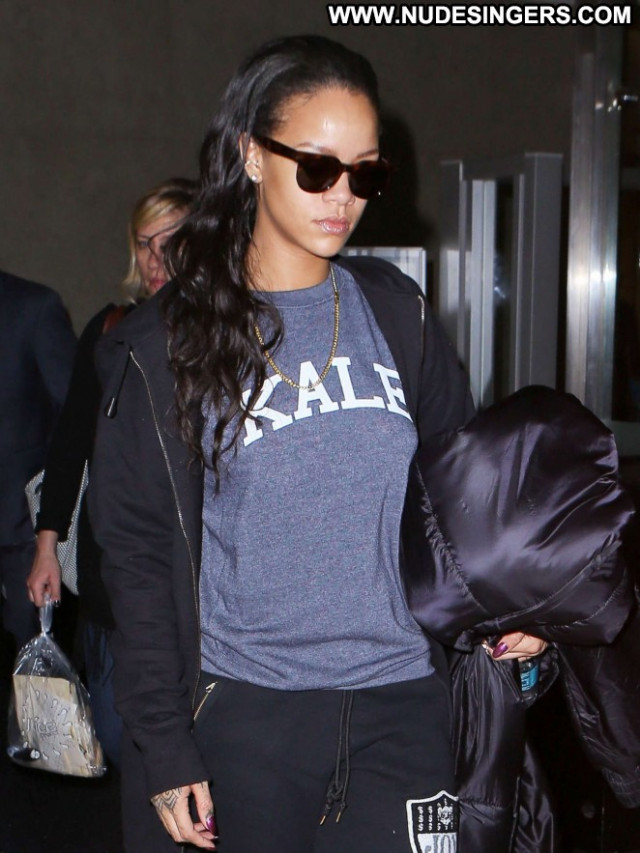Rihanna Lax Airport Lax Airport Posing Hot Babe Paparazzi Celebrity