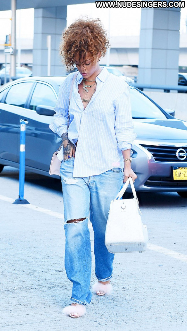Rihanna Jfk Airport In Nyc Babe Jeans Paparazzi Posing Hot Beautiful