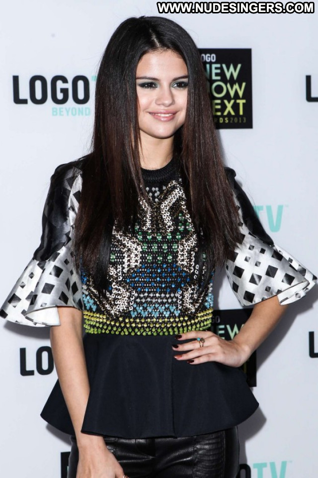 Selena Gomez Los Angeles Angel Celebrity Awards Paparazzi Beautiful