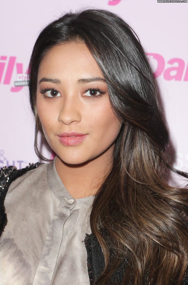 Shay Mitchell No Source Babe Beautiful Posing Hot Celebrity