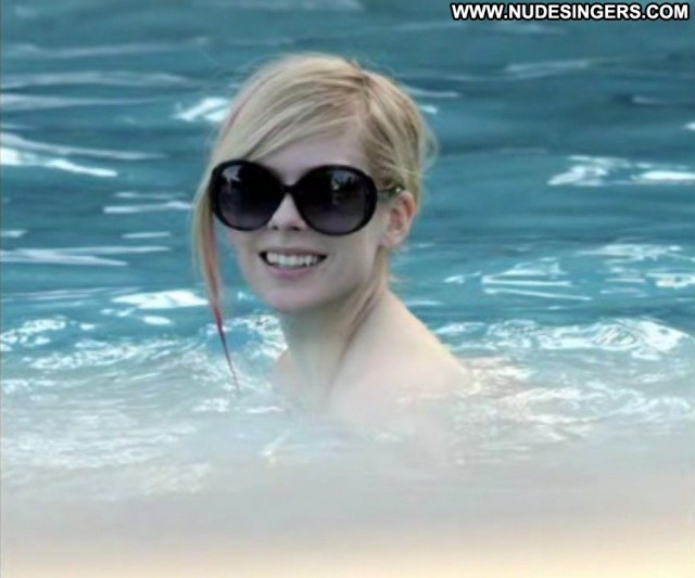 Avril Lavigne Icloud Leak The Second Cumming International Stunning