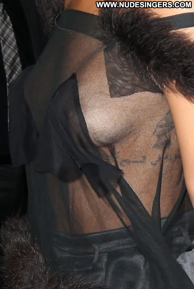 Rihanna No Source Celebrity Babe Candids Posing Hot Party Braless See