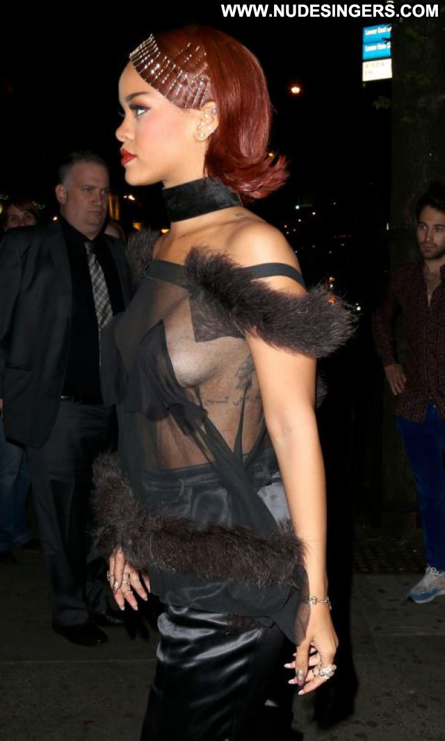 Rihanna No Source Braless Beautiful Babe Party Celebrity Posing Hot