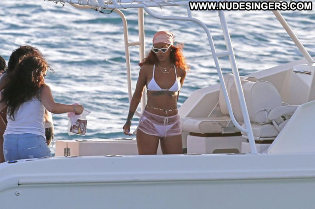 Rihanna No Source Beautiful Babe Posing Hot Celebrity Bikini Candids