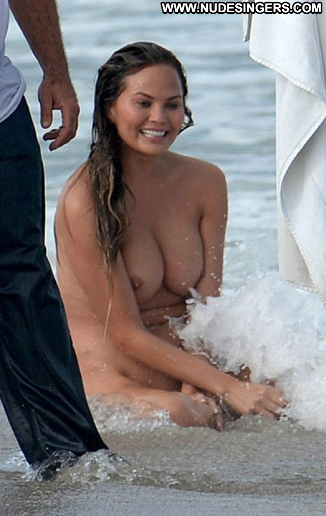 Chrissy Teigen Celebrity Beautiful Photoshoot Candids Posing Hot Babe