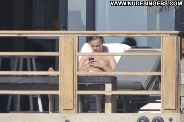 Cara Delevingne No Source Celebrity Topless Paparazzi Posing Hot