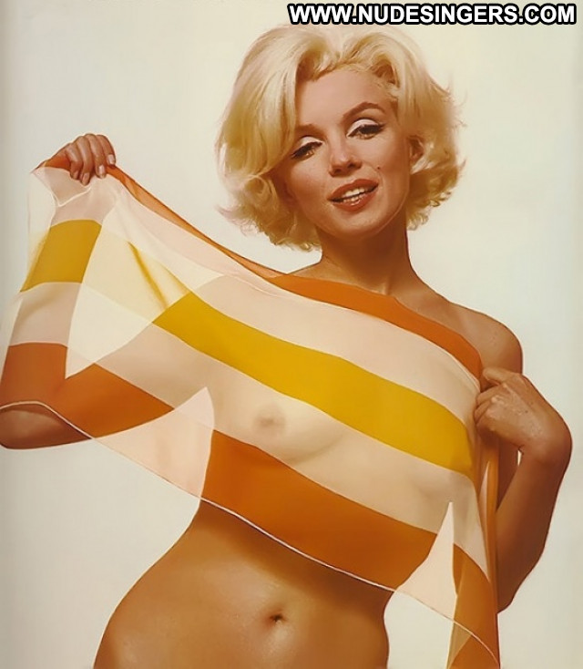 Marilyn Monroe Misfits Beautiful Babe Posing Hot Celebrity Doll Nude