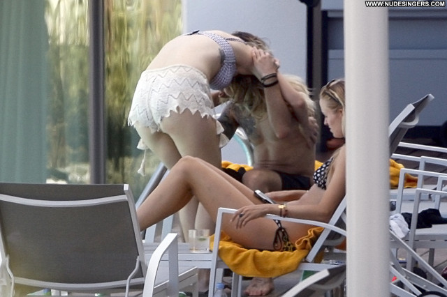 Ellie Gouldling Posing Hot Celebrity British Hot Babe Singer