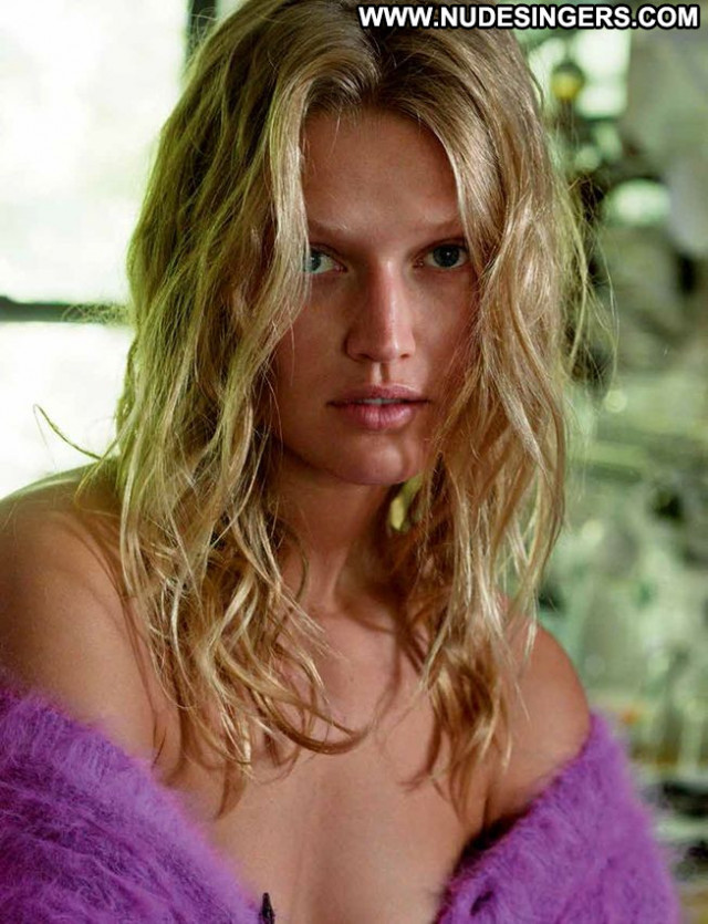 Toni Garrn Beautiful Babe Sexy Celebrity German Posing Hot See