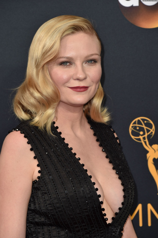 Kirsten Dunst Primetime Emmy Awards Awards Babe American Cleavage