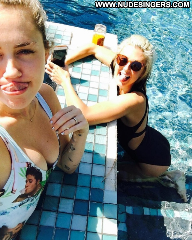 Miley Cyrus Selfie Posing Hot Celebrity American Babe Beautiful