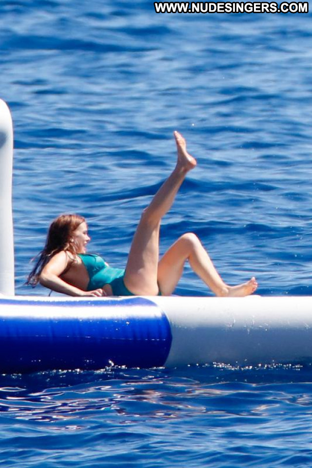 Isla Fisher No Source Beautiful Paparazzi Posing Hot Nice Australian