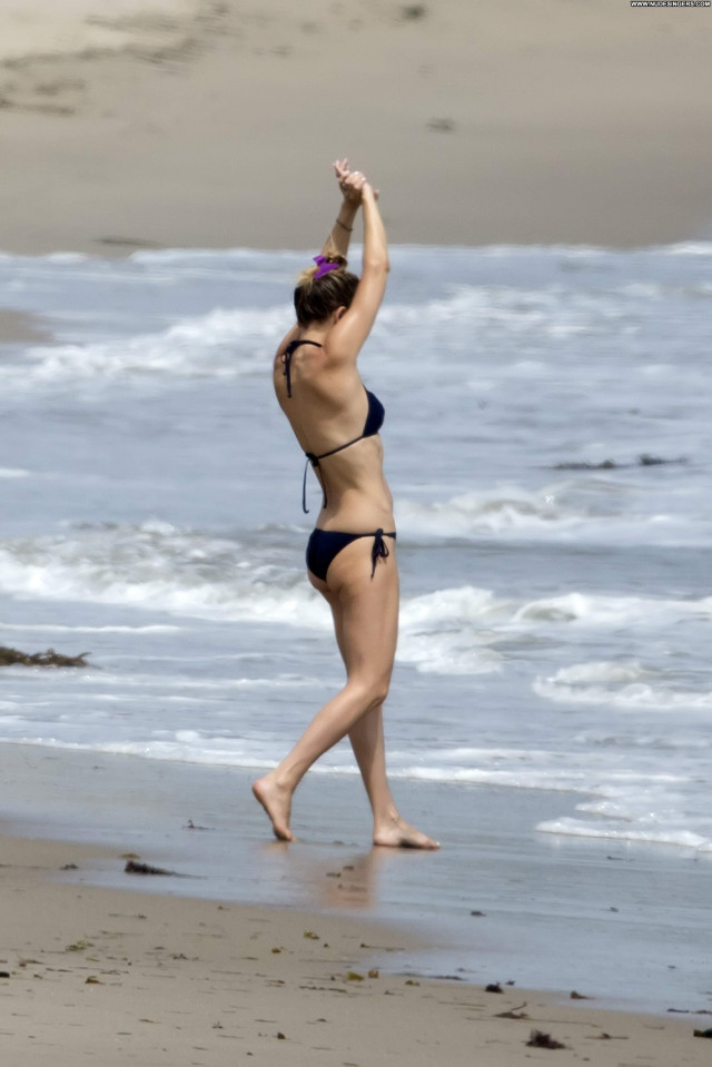 Kate Hudson Babe Bikini Beach Posing Hot Malibu Beautiful Celebrity