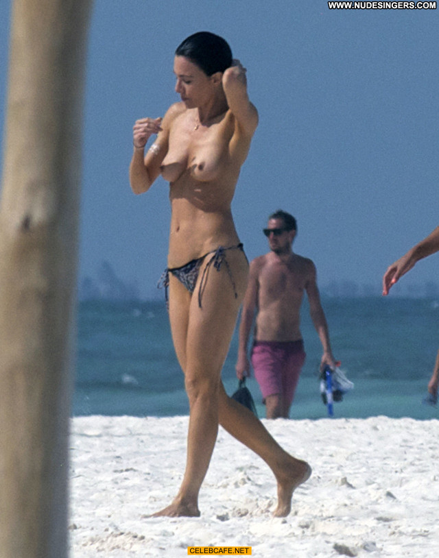 Jaime Murray The Beach Posing Hot Beautiful Mexico Toples Topless