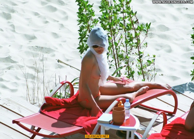 Elizabeth Hurley Paparazzi Shots Beach Toples Topless Paparazzi Babe