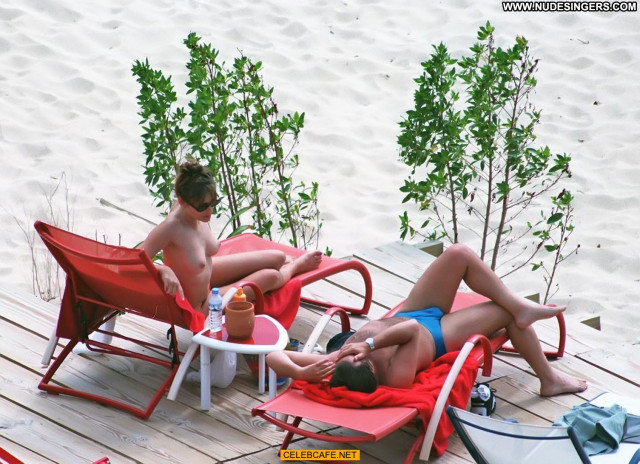 Elizabeth Hurley Paparazzi Shots Paparazzi Toples Babe Beach Posing