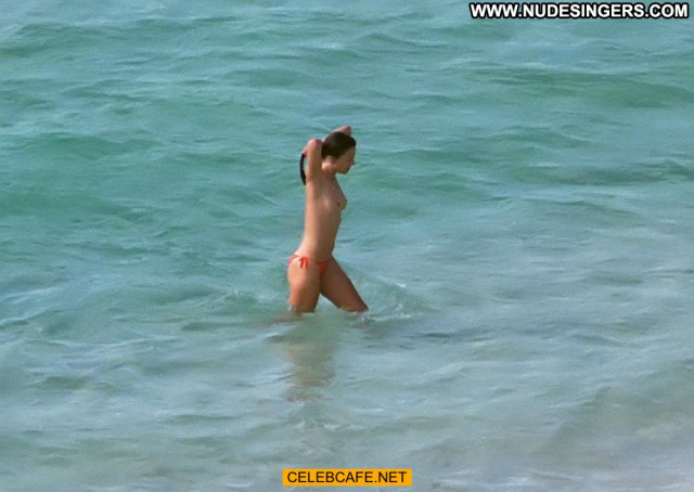 Elizabeth Hurley Paparazzi Shots Beach Topless Posing Hot Babe