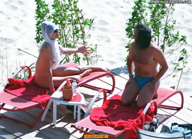 Leaked Jessie Wallace Caught By Paparazzi Topless On A Beach