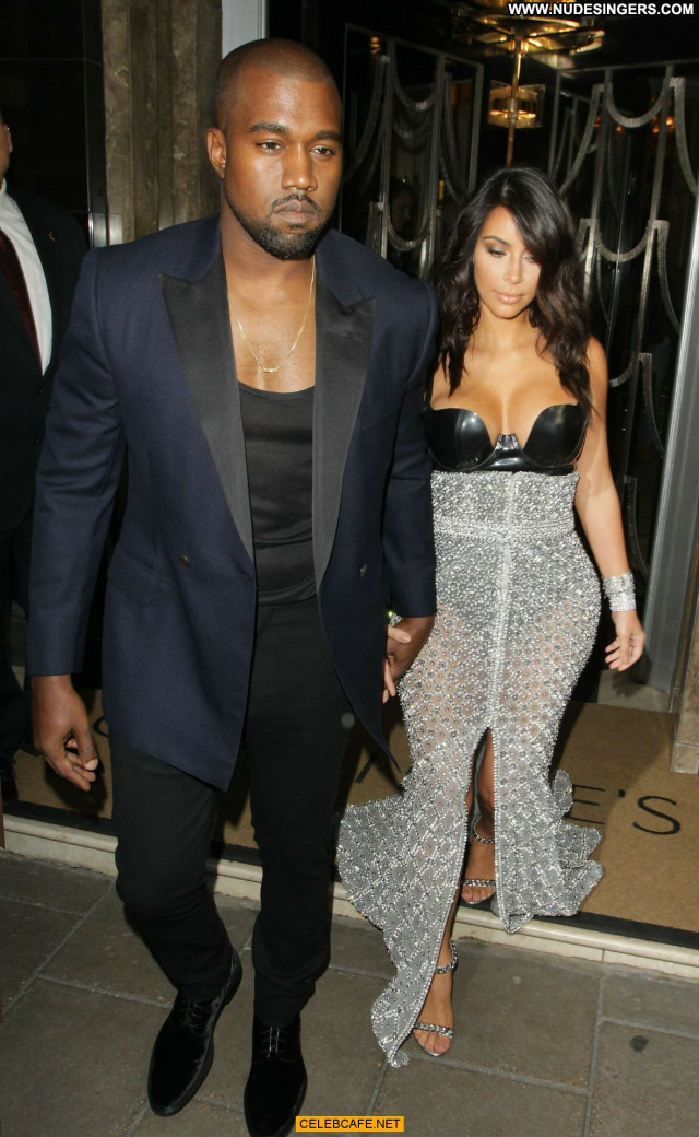 Kim Kardashian Gq Men Of The Year Awards  Posing Hot Babe Awards