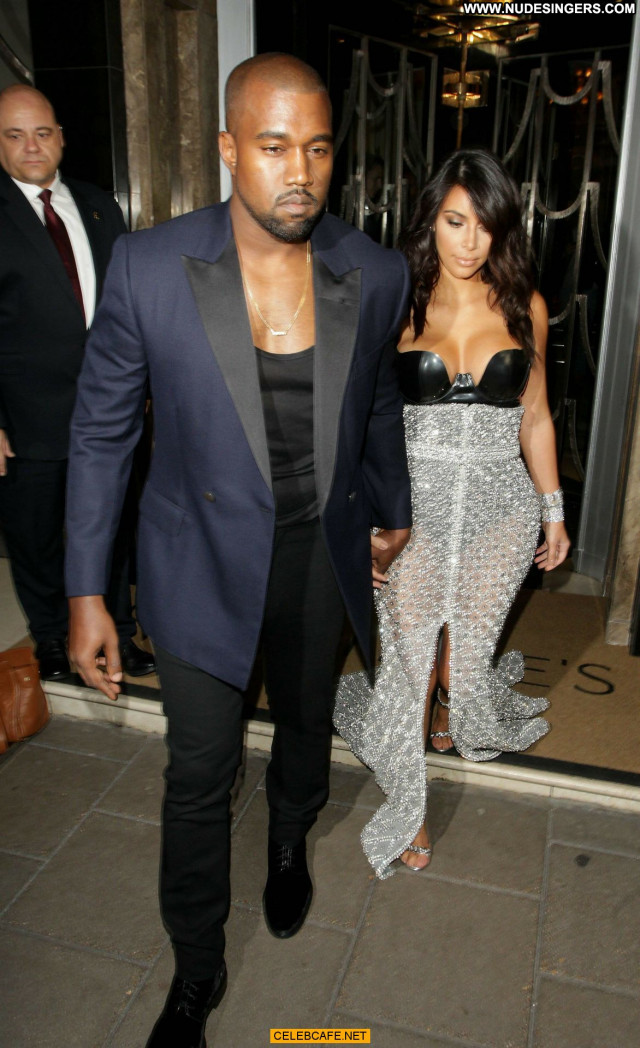 Kim Kardashian Gq Men Of The Year Awards  Babe Awards Posing Hot
