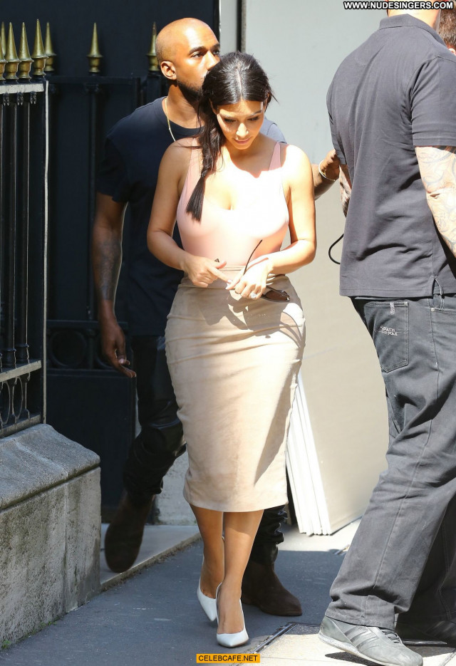 Kim Kardashian No Source Posing Hot Babe Celebrity Paris Ass Beautiful