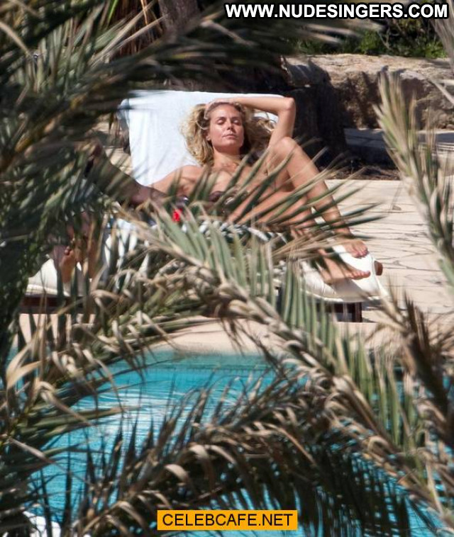 Heidi Klum Posing Hot Beautiful Celebrity Babe Toples Pool Topless