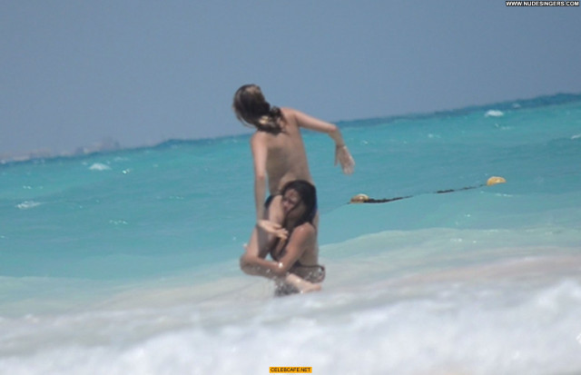 Cara Delevingne No Source Toples Babe Topless Celebrity Beach Mexico