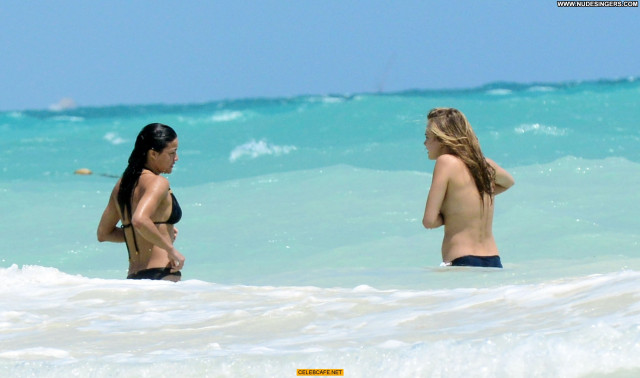 Cara Delevingne No Source Mexico Beach Posing Hot Beautiful Topless