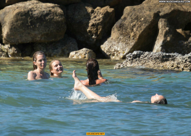 Cameron Diaz The Beach Babe Topless Posing Hot Beach Toples Celebrity