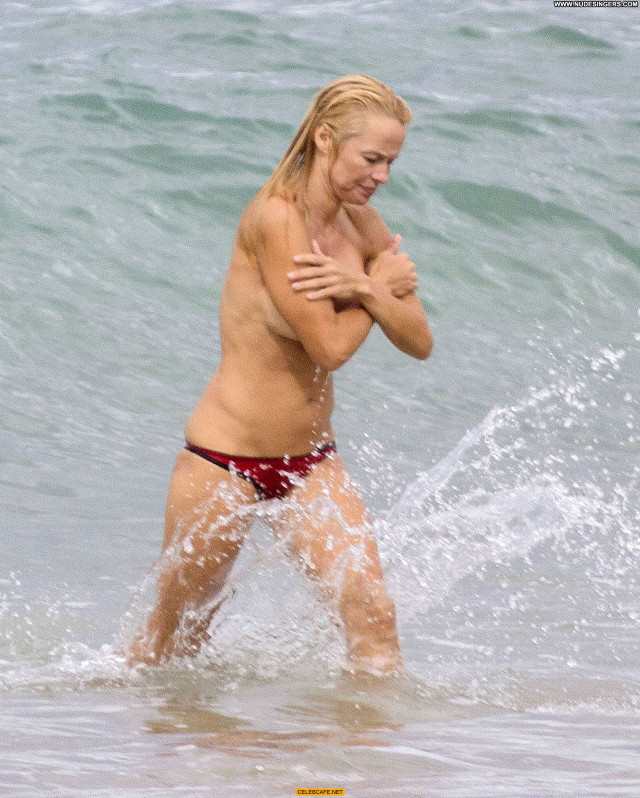 Pamela Anderson No Source Babe Beach Celebrity Topless Toples Posing